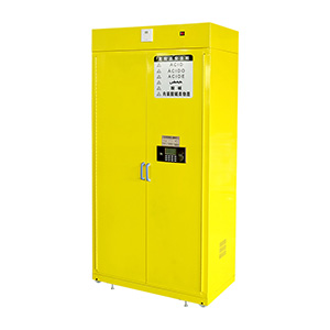 Flammables storage cabinet (1.8 meters)